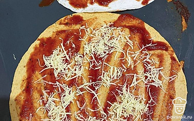 Посыпаем сыром. 