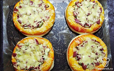 Отправляем в разогретую до 180 градусов духовку на 20 минут.