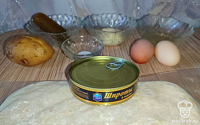 Подготовьте все ингредиенты. Картофель, яйца отварите.