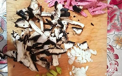 Для начинки все овощи очистить, помыть и нарезать небольшими кусочками.