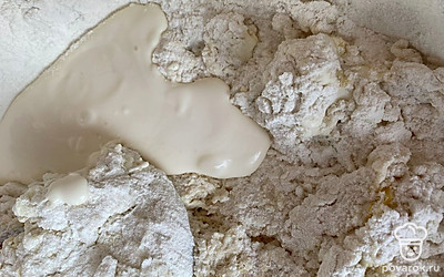 Добавьте сливки.