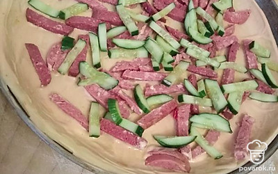 Второй слой - огурец. 