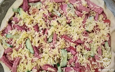 И последний слой посыпаем сыром (сыр можно класть за 5 минут до готовности). И отправляем в духовку при 180-200гр на 20-25мин.