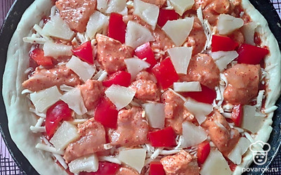 Выложите всю начинку и отправьте в разогретую духовку на 20 минут на 210-230 градусов. 