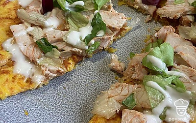 Разрезаем на порционные кусочки, подаем.