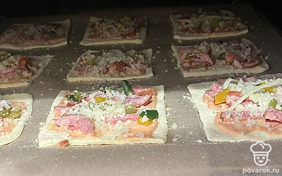 Отправьте блюдо в духовку на 20 минут при 200 градусах. 