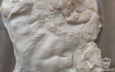 Выложите на противень. 