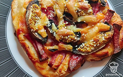 Подавайте пиццу горячей. 