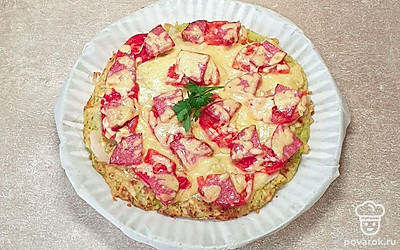 Пицца из кабачкового теста с колбасой и сыром — Рецепт с фото