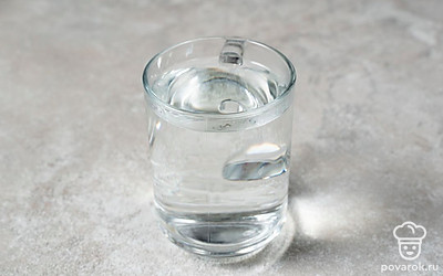 Воду нагрейте примерно до 40 градусов. Она должна ощущаться чуть теплее тела. 