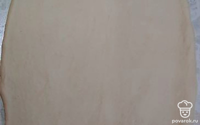 Тесто раскатать во весь противень.