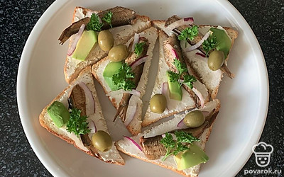 Перед подачей украсьте зеленью.