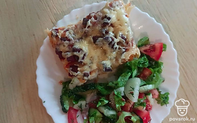 Подавать с салатом.