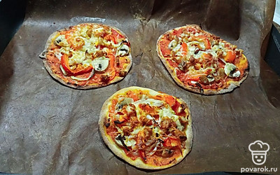 Выпекаем по 7 минут при температуре 180 градусов.