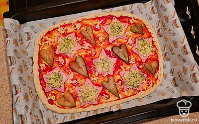 Посыпаем сыром и ставим в духовку на 15-20 минут при температуре 180 градусов.