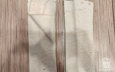 Сверните полоску треугольником до конца.