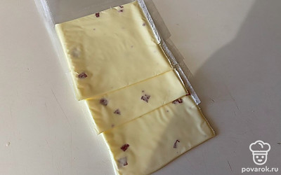 Сыр очистите от упаковки. 