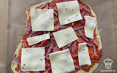 Выложите его сверху всей начинки.