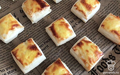 Тесту дайте остыть пару минут и приступите к наполнению.