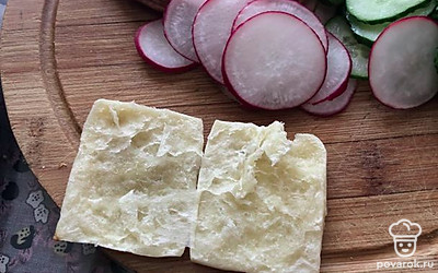 Аккуратно разрежьте квадратик.