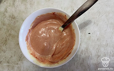 Перемешайте эти ингредиенты до однородного состояния.