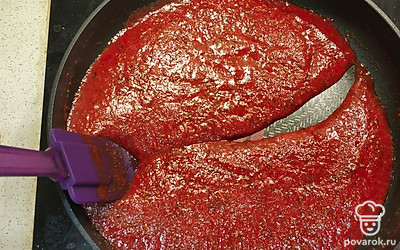 Консистенция примерно как у кетчупа.