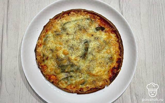 Домашняя мини-пицца с колбасой и ветчиной — Рецепт с фото