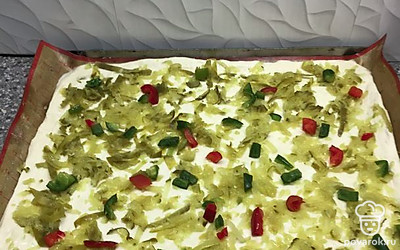 Добавить помидор, болгарский перец, у меня замороженный. Можно положить нарезанный лук, морковь, всё, что есть в остатках.