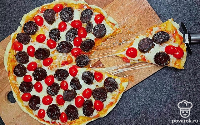 Острая пицца с салями — Рецепт с фото