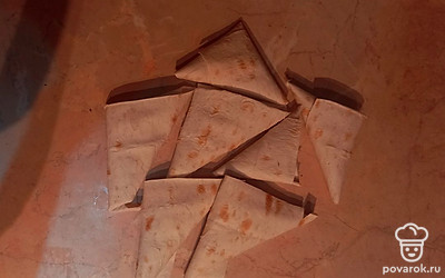 Сверните треугольнички.