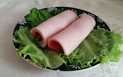 Карбонад сверните рулетом.