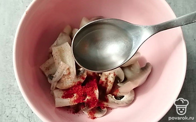 Влейте столовый уксус 6%.