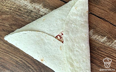 Сверните третью сторону, чтобы получился треугольник.