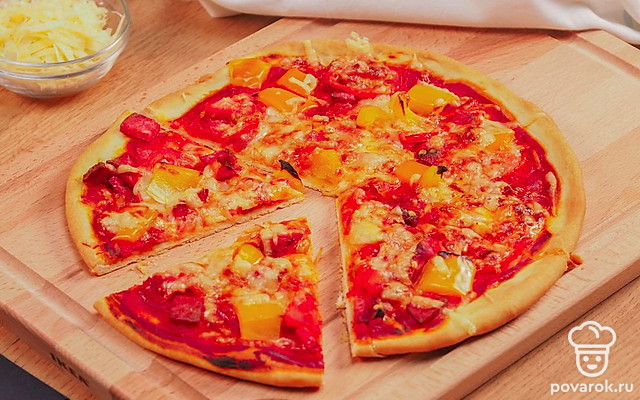 Пицца с сервелатом и сыром на майонезе — Рецепт с фото