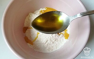 Добавьте 1 столовую ложку горчичного масла.