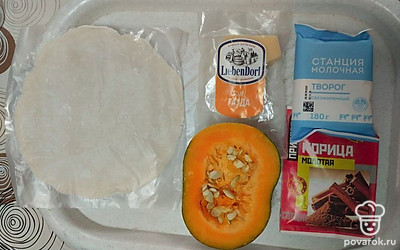 Подготовьте все ингредиенты. У меня готовая замороженная лепешка.