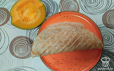 Роти с тыквой можно подать на стол.