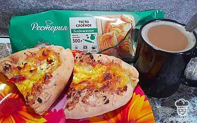 Подавайте лепешку с кофе, чаем, кефиром.