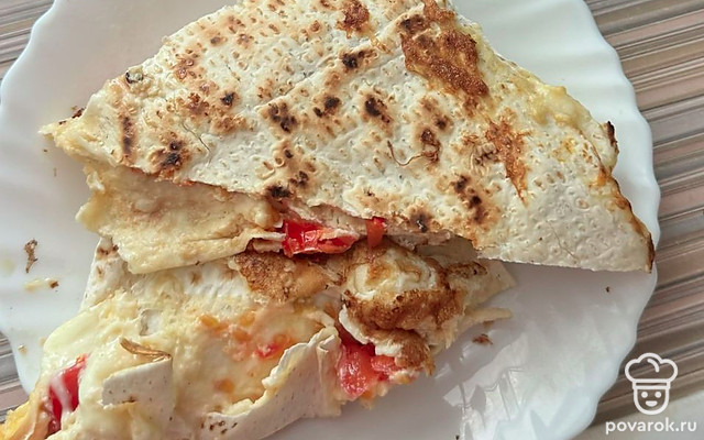 Лепешка с яйцом и сыром — Рецепт с фото