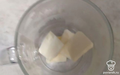 Растопите сливочное масло.