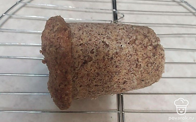 Вытащите хлебушек из микроволновки.