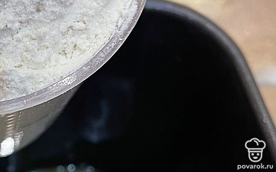 Всыпаем муку.