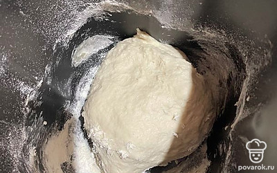 Перемешиваем и два часа не трогаем тесто. Ждем, когда поднимется. Затем 50 минут выпекаем в духовке.