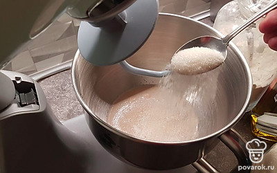 Добавьте сахар.