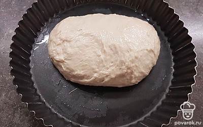 Подождите 15 минут, пока тесто поднимется. Поставте в разогретую до 200 градусов духовку на 30 минут.