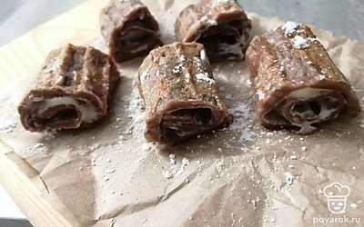 Подавайте, посыпав сахарной пудрой. 