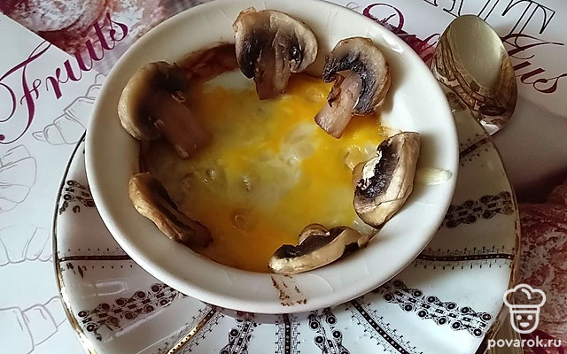 Жюльен из шампиньонов со сметаной — Рецепт с фото