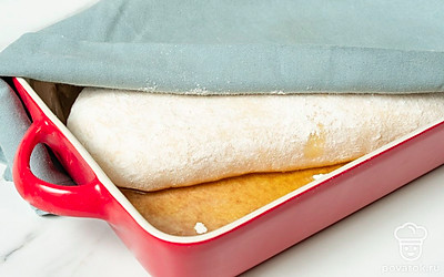 Накройте батон полотенцем и дайте постоять еще 2 часа.