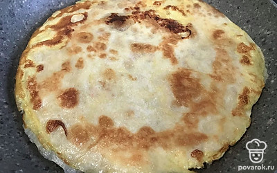 Подаем блюдо целым или разрезаем на части как пиццу.