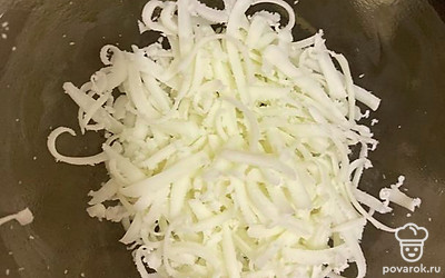 Трем на терке сыр.